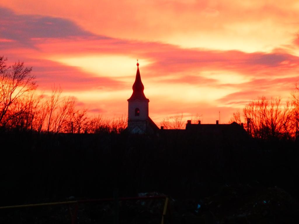 Liszkay Borkuria Hotel Monoszlo Bagian luar foto